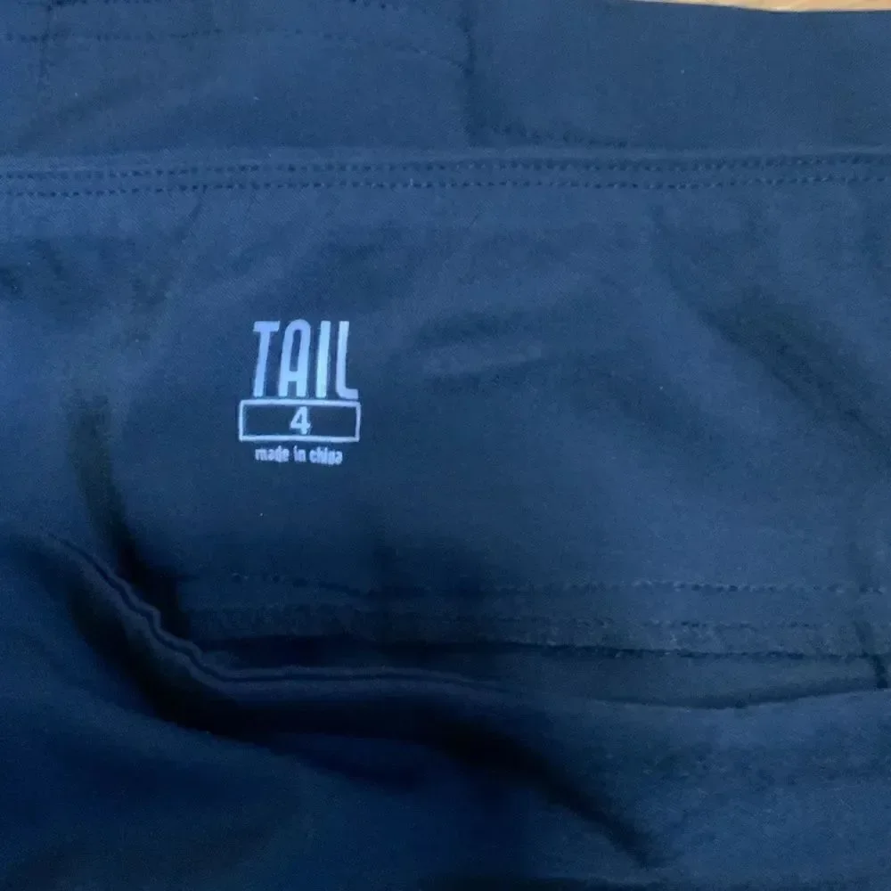 Tail women’s Milano 21” pull on golf shorts sz 4